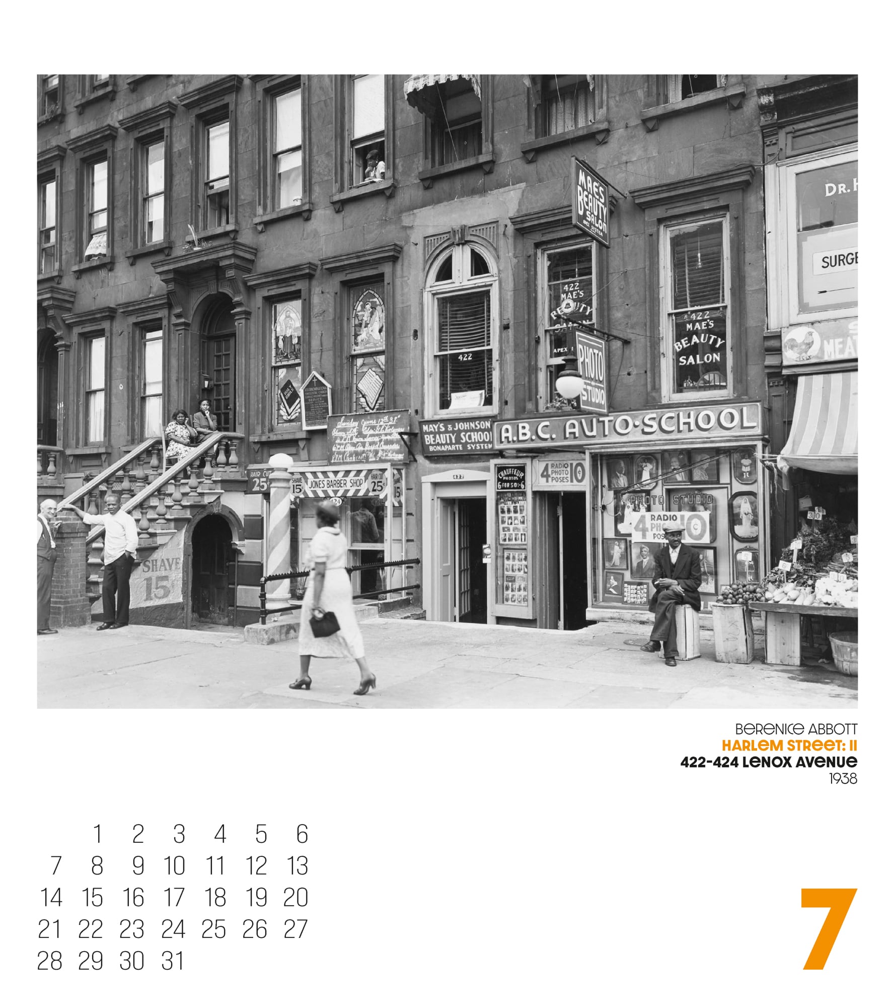 Ackermann Calendar Changing New York 2025 - Inside View 07